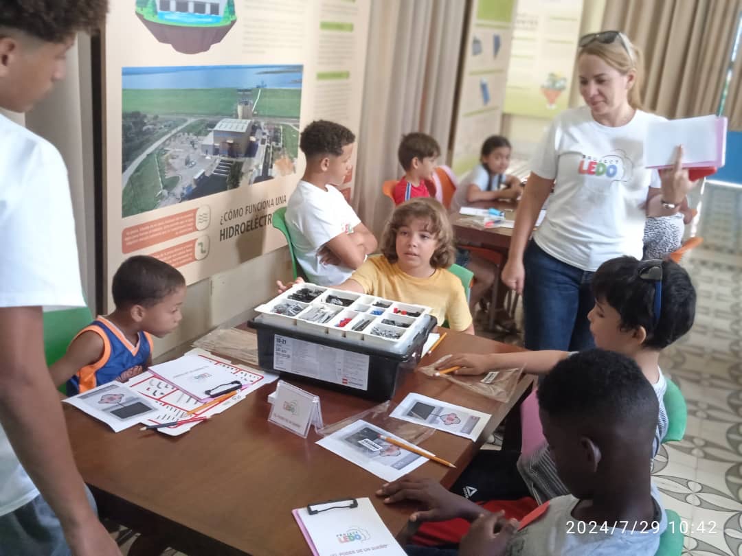 Project LEDO robotics program in Havana, summer 2024