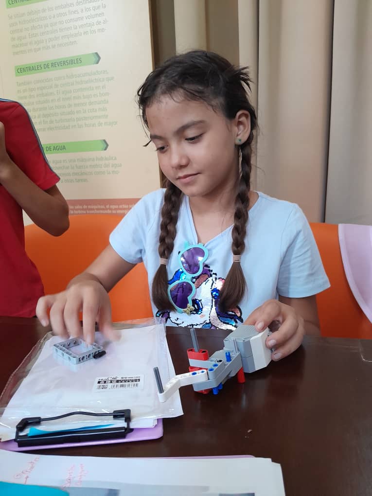 Project LEDO robotics program in Havana, summer 2024