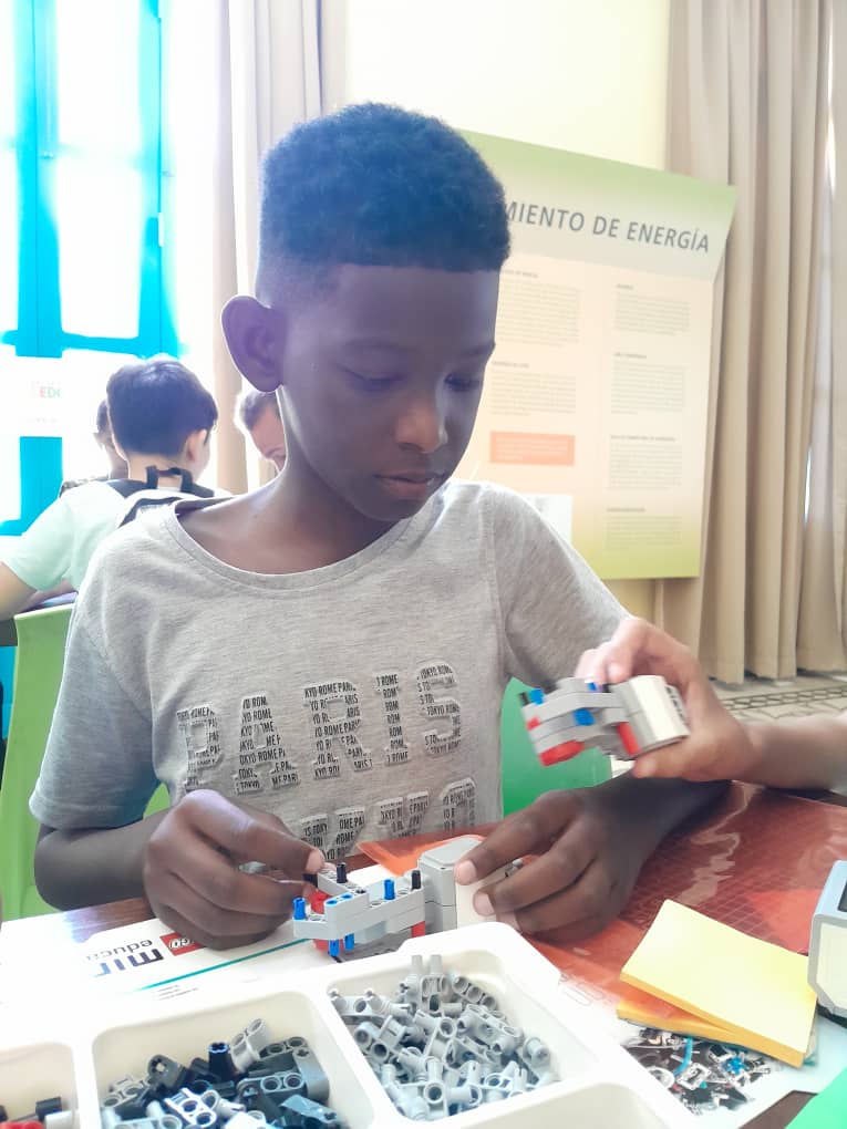 Project LEDO robotics program in Havana, summer 2024