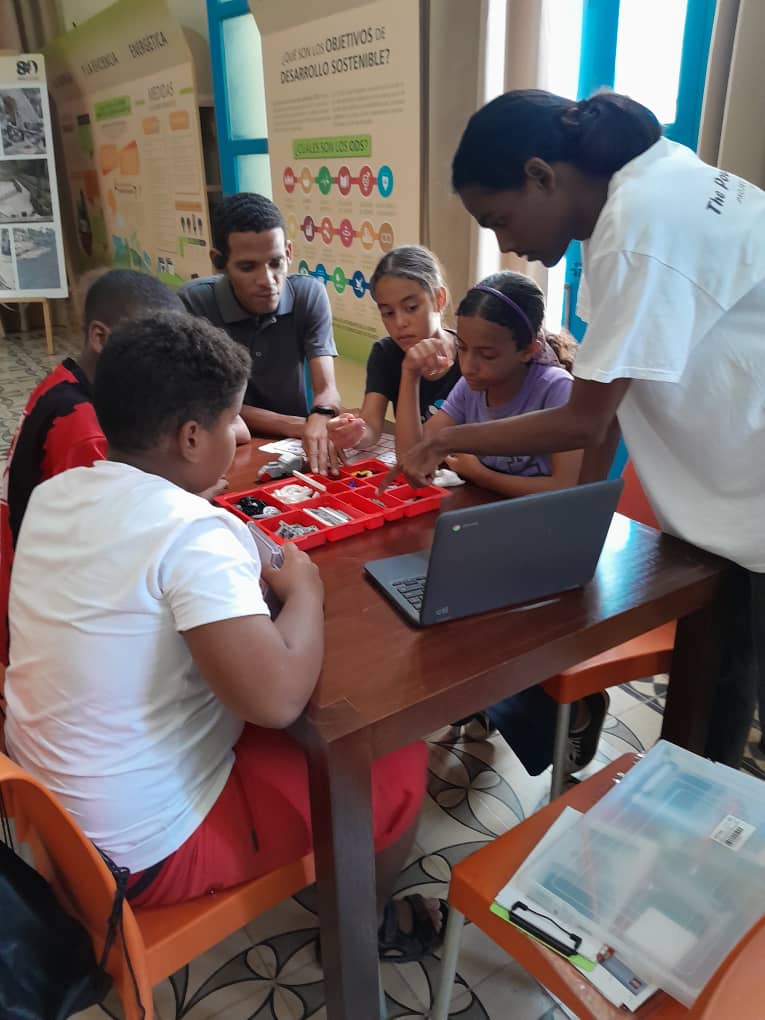 Project LEDO robotics program in Havana, summer 2024