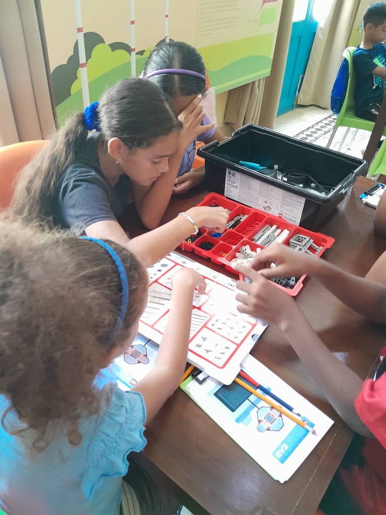 Project LEDO robotics program in Havana, summer 2024