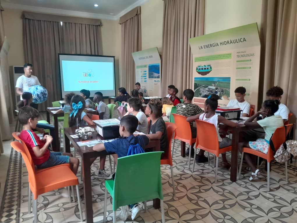 Project LEDO robotics program in Havana, summer 2024