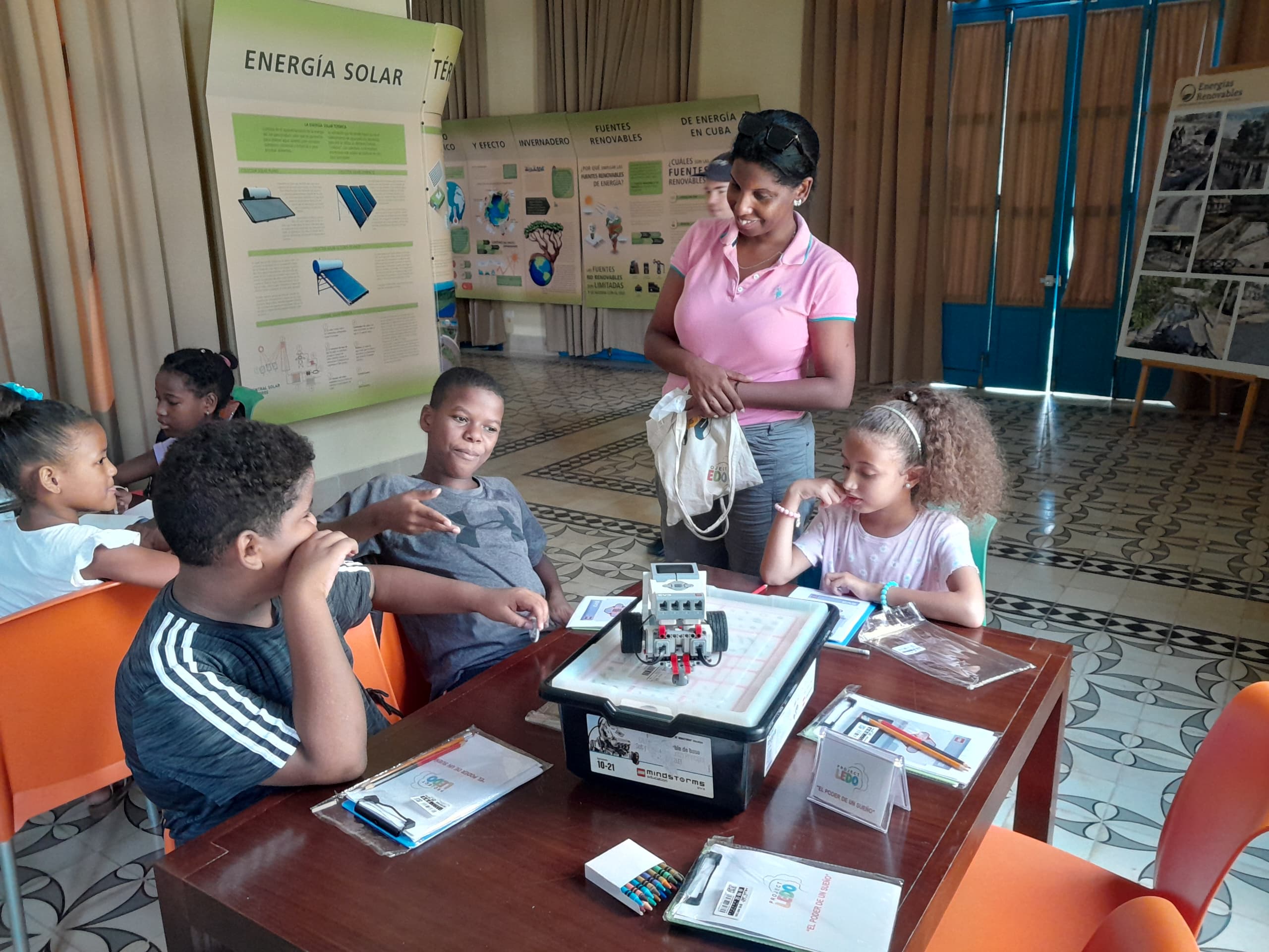 Project LEDO robotics program in Havana, summer 2024