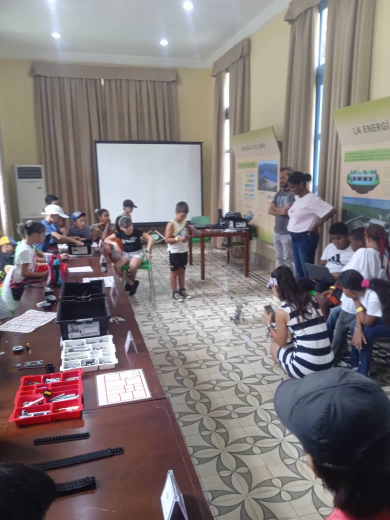 Project LEDO robotics program in Havana, summer 2024