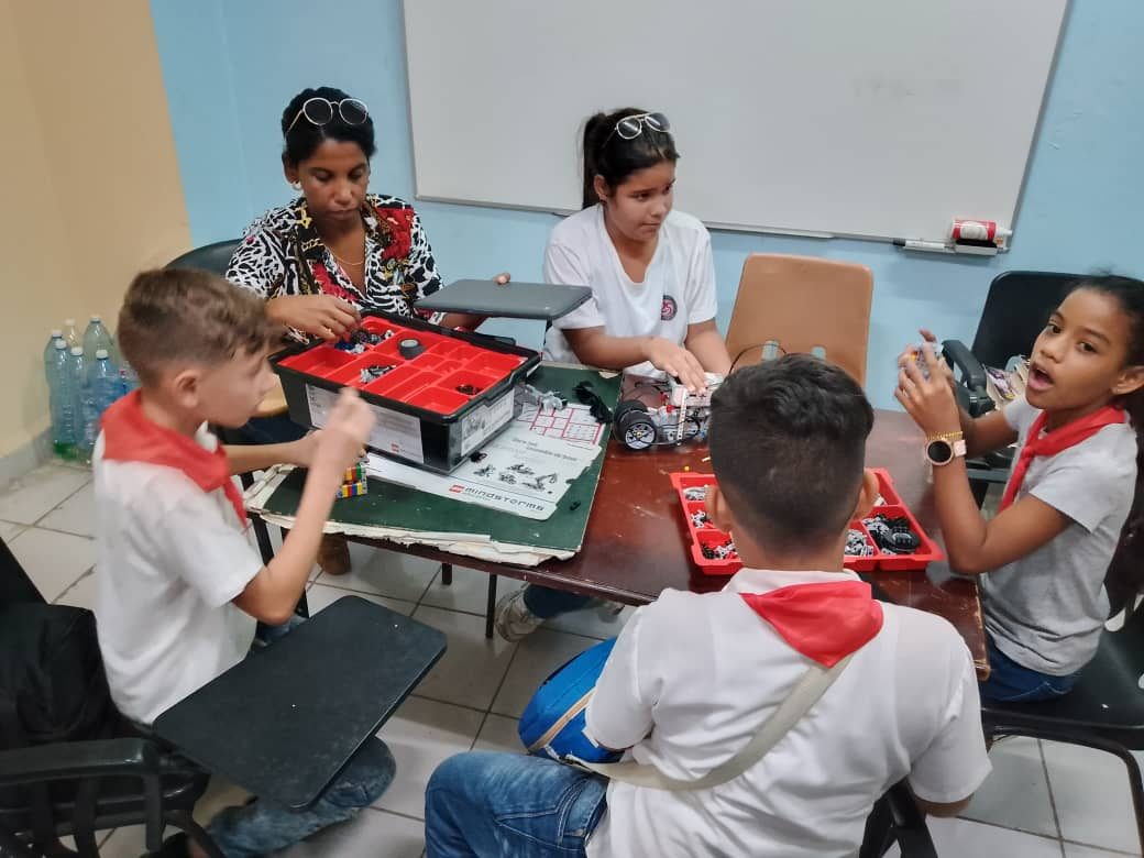 Building with LEGO MINDSTORMS kits