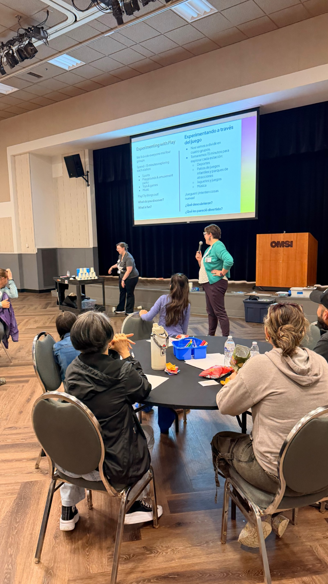 Bilingual family workshop at OMSI